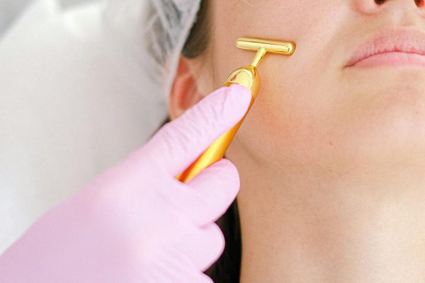 Facial rejuvenation treatment with injection and skincare device