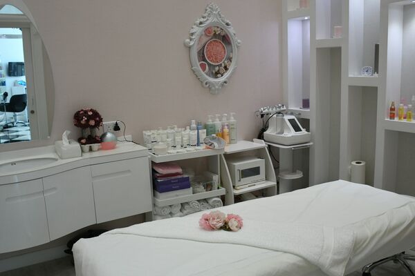 Mineral springs spa with natural hydrotherapy pool