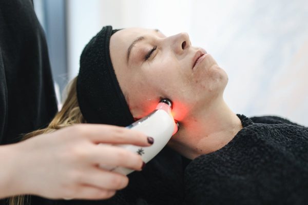 Advanced red light therapy treatment on chin